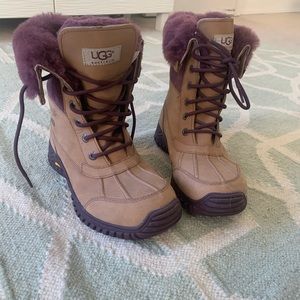 Women UGG winter Boots only used twice !! Great condition!!!!